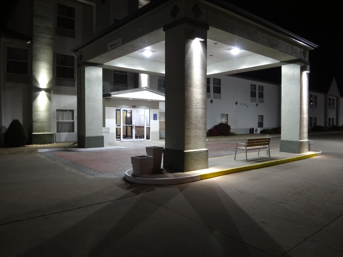 Windsor Inn & Suites Dodge City Exterior foto